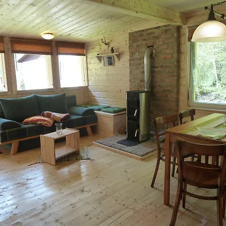 Nyaraló Ferienhaeuser Am Naturcamping Plot Ziegenrück