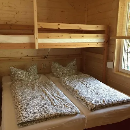 Nyaraló Ferienhaeuser Am Naturcamping Plot *